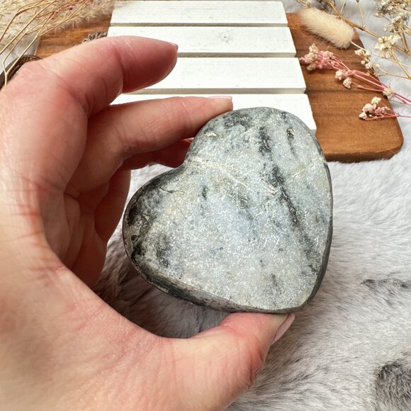 Gorgeous Amethyst Heart Cluster - Picture 6 of 8